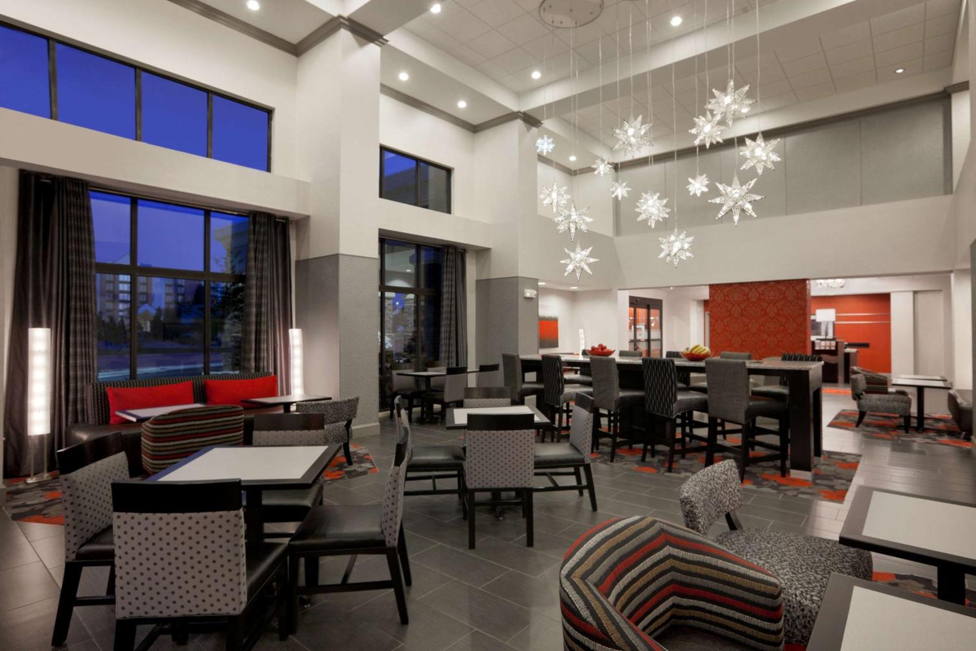 Hampton Inn And Suites Roanoke Airport/Valley View Mall Exterior foto